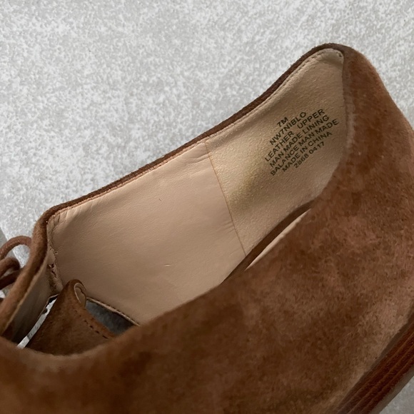 Nine West: Suede Cut Out Flats in Tan Size 7 - Picture 2 of 5